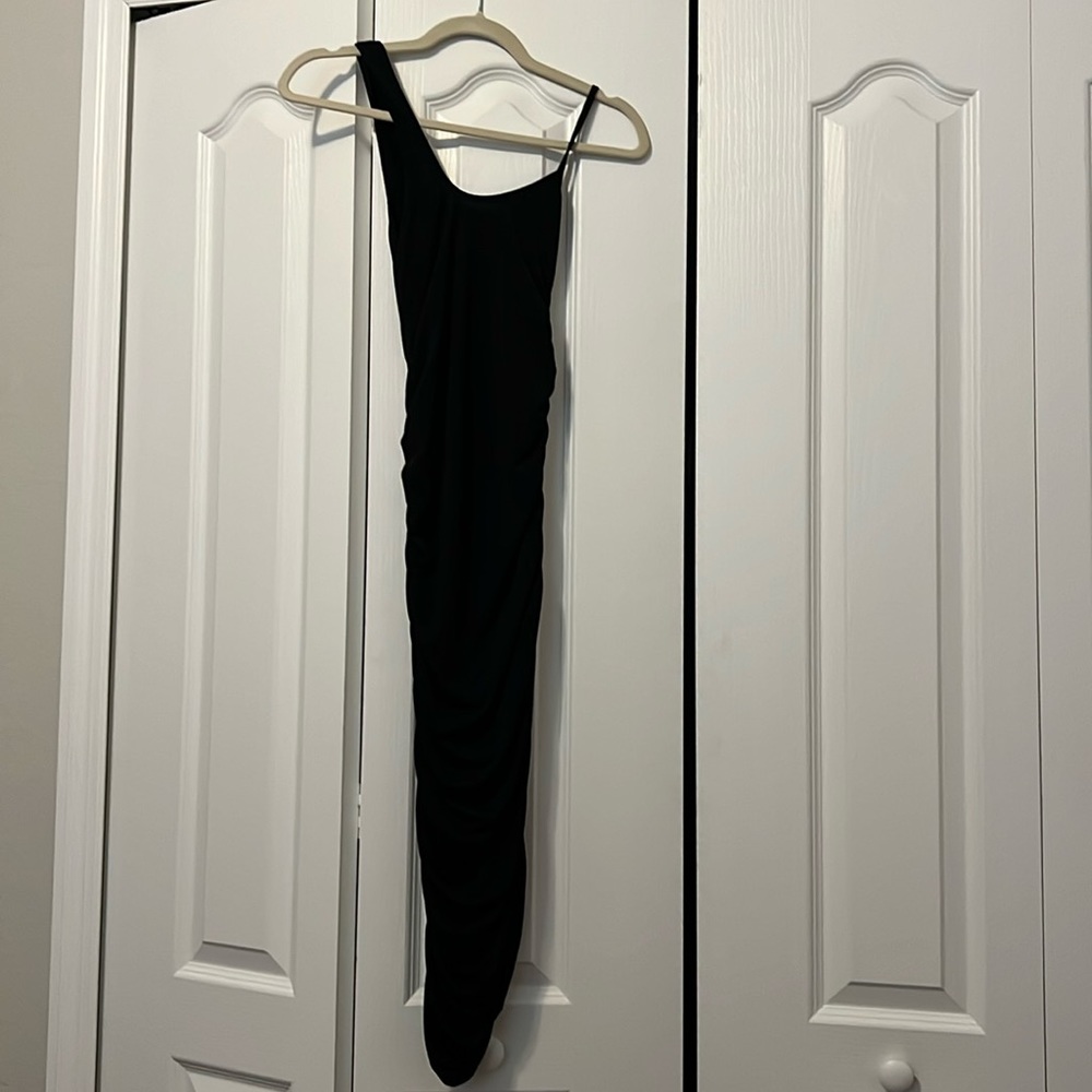 Women’s black bodycon dress